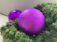 Vánoční koule fialová matná 20cm